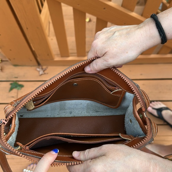 Vintage DOONEY & BOURKE off white two tone leather classic zip top shoulder bag - Picture 11 of 15